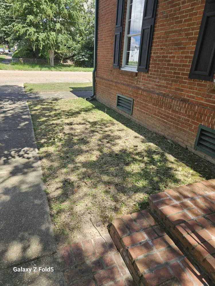 Custom landscape installation experts serving Vicksburg, MS - Ross Enterprises