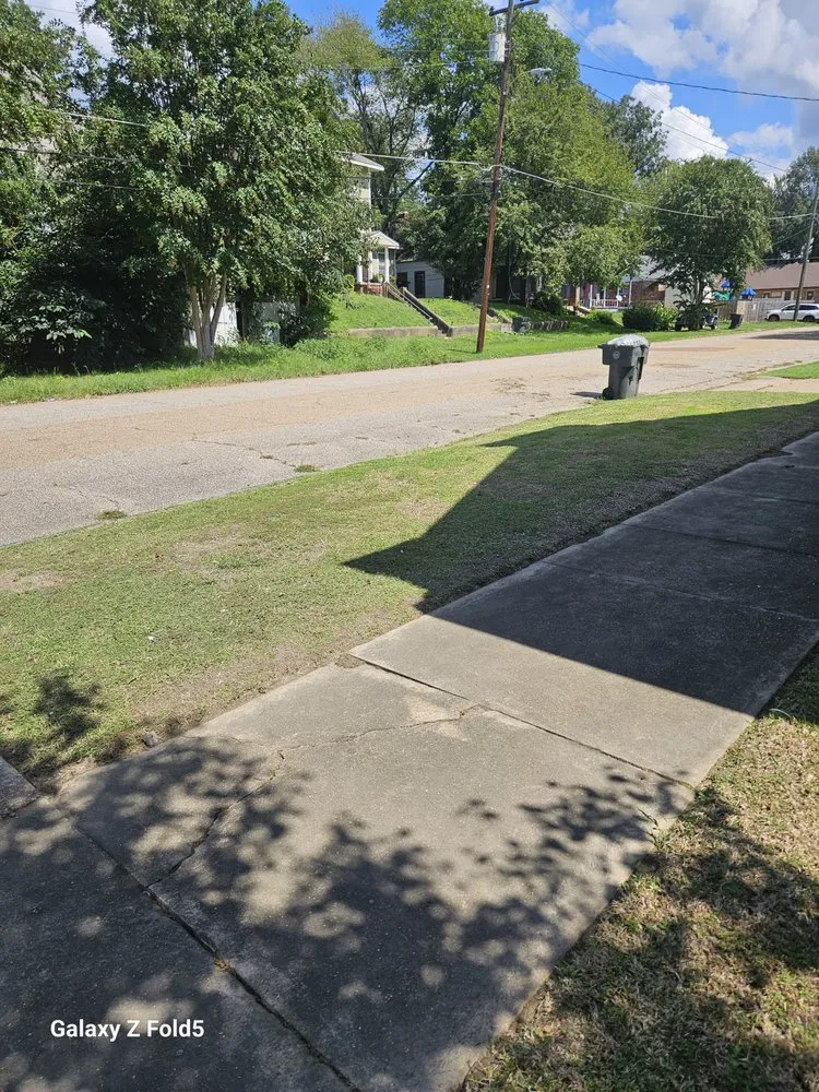 Expert lawn care service in Vicksburg, MS - Ross Enterprises