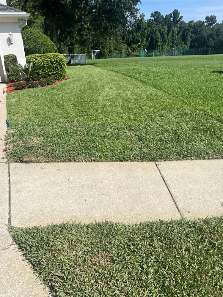 Local outdoor landscaping for homes in Jacksonville, FL by Ross Mowing