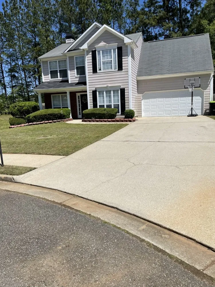 Local lawn mowing service for homes across Austell, GA - Rosser Lawn Services