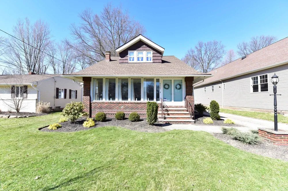 Professional lawn care service for beautiful yards in Cleveland, OH by Rossi Landscaping