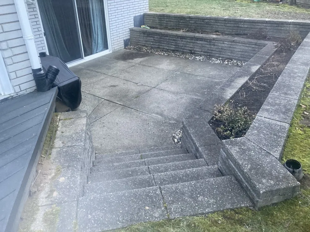 Custom lawn mowing service in Oak Park, MI - Rowe's Nurturing Estates