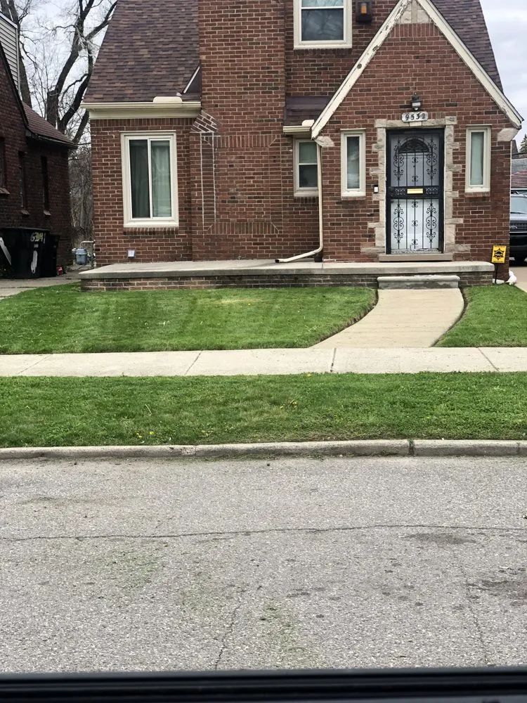 Local residential landscaping in Oak Park, MI by Rowe's Nurturing Estates