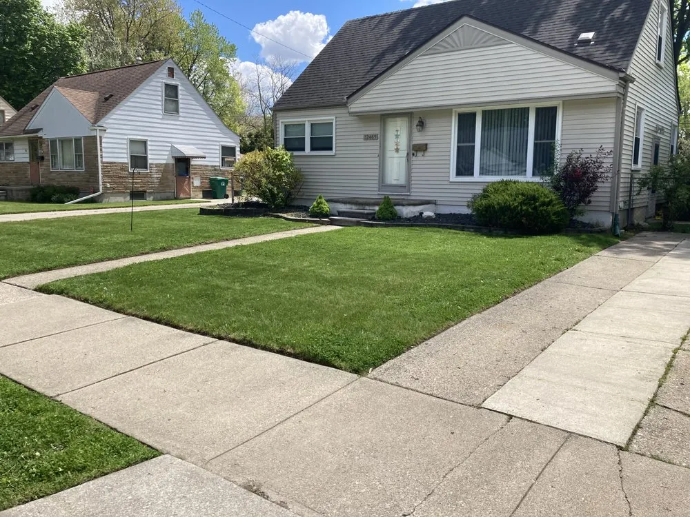 Custom residential landscaping experts serving Oak Park, MI - Rowe's Nurturing Estates