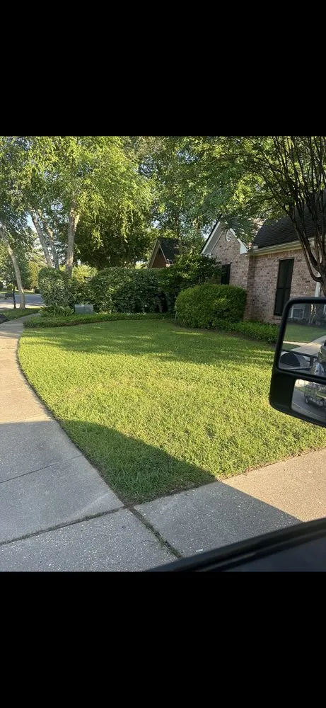 Professional residential landscaping experts serving Monroe, LA - Rowtons Lawn and Landscaping