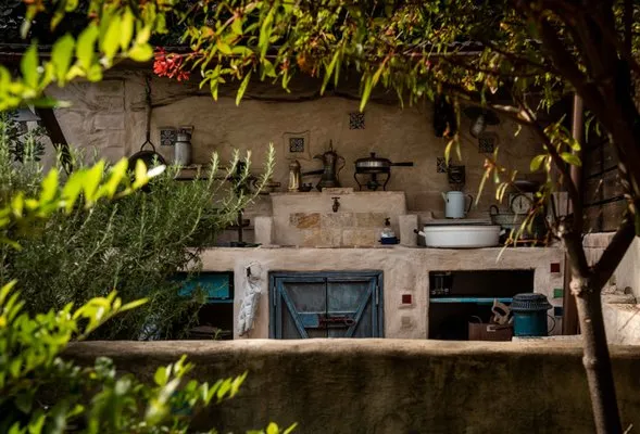 Roy Altaras Landscape Design and Build Logo