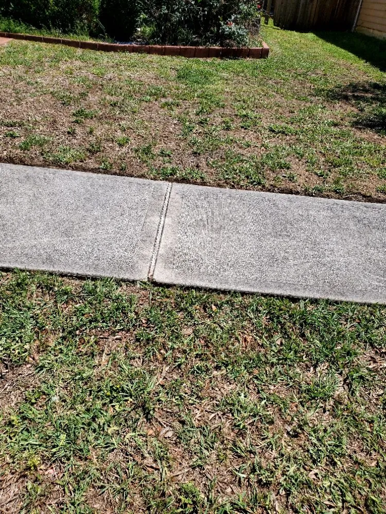 Expert lawn mowing service in Crosby, TX by Royal Battle Market