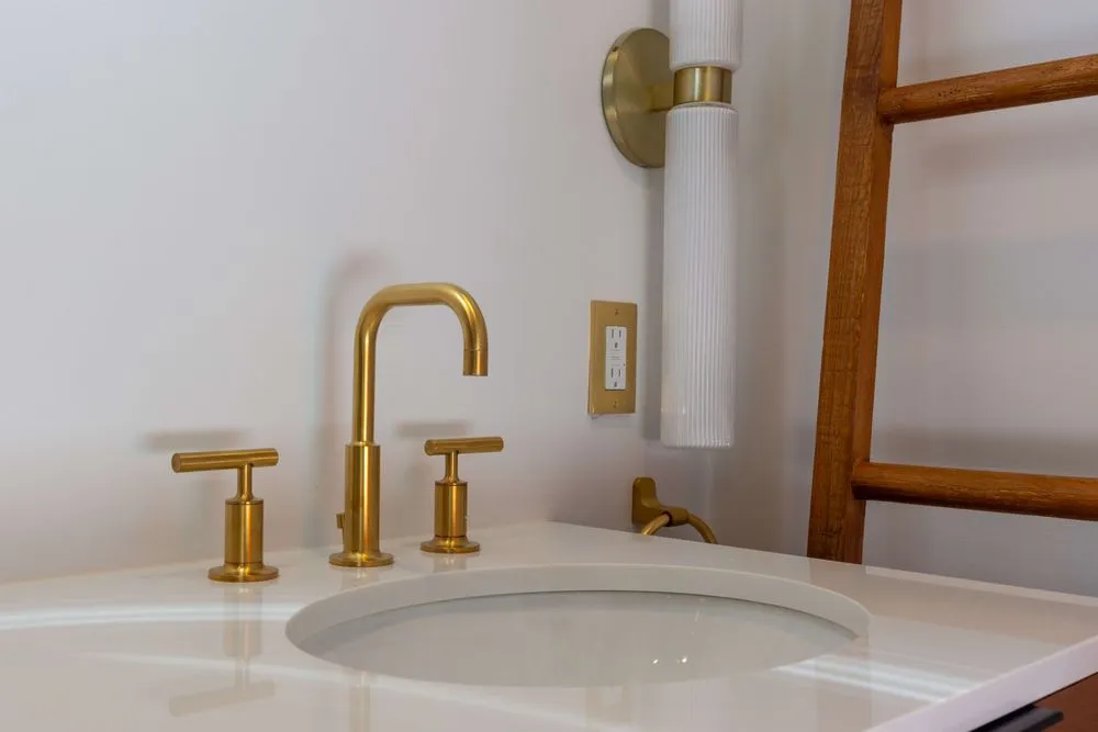 Reliable outdoor landscaping for year-round maintenance across Woodland Hills, CA - Royal Construction