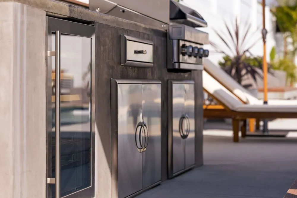 Local yard cleanup service in Woodland Hills, CA by Royal Construction