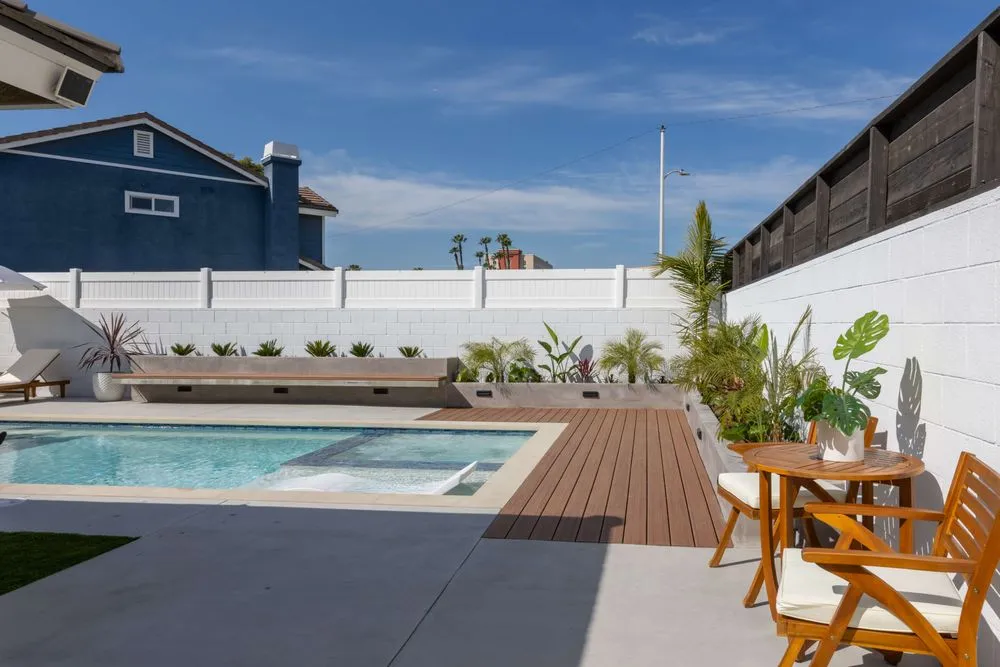 Top-rated landscaping services experts serving Woodland Hills, CA - Royal Construction