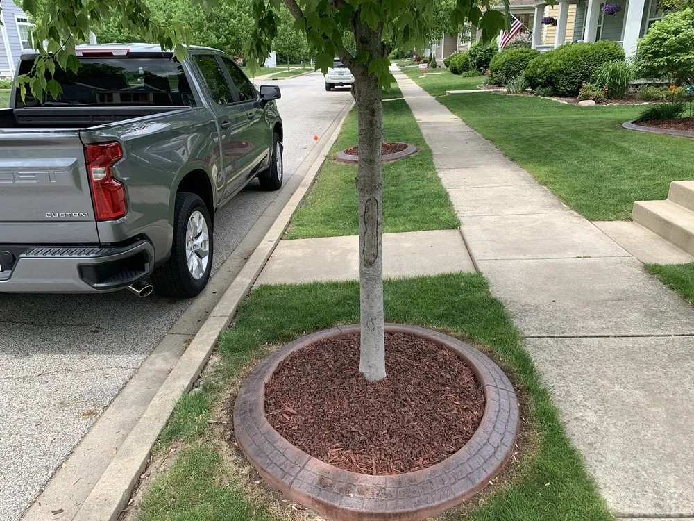 Top-rated lawn mowing service for homes in La Porte, IN by Royal Curb