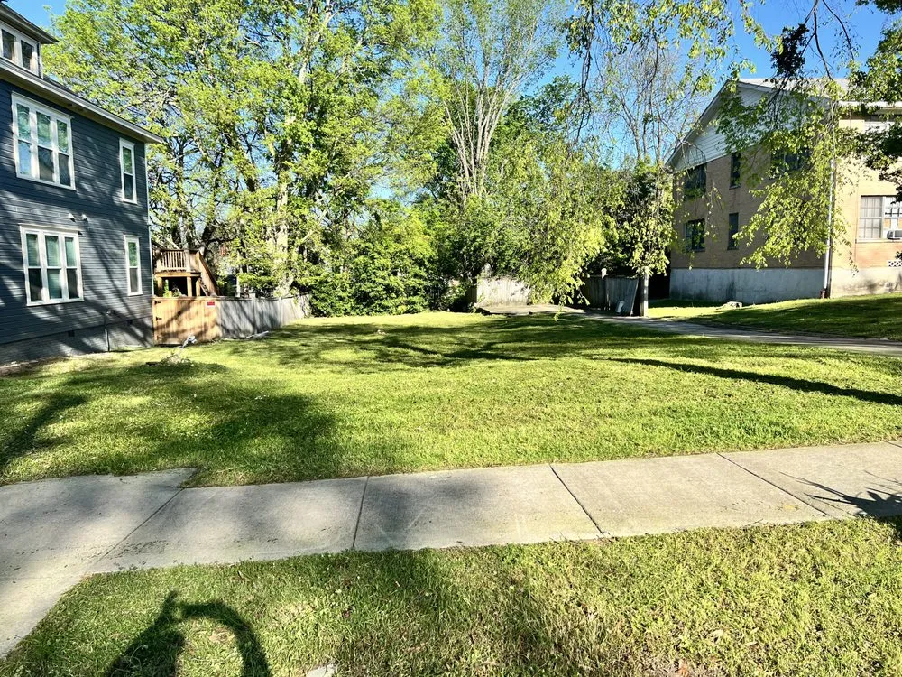 Affordable landscaping services in Little Rock, AR by Royal Cuts Landscaping & Lawn Services