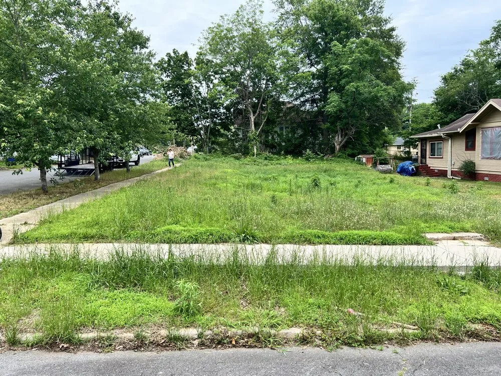 Local landscape design experts serving Little Rock, AR - Royal Cuts Landscaping & Lawn Services