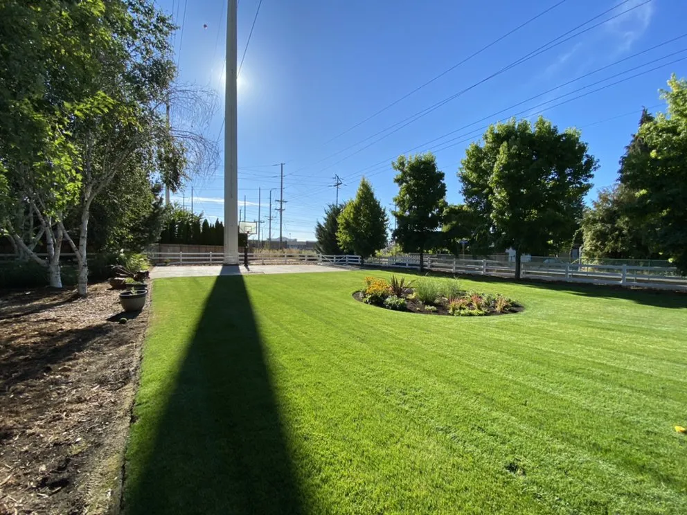 Top-rated landscaping services in Keizer, OR by Royal Garden Lawn Maintenance
