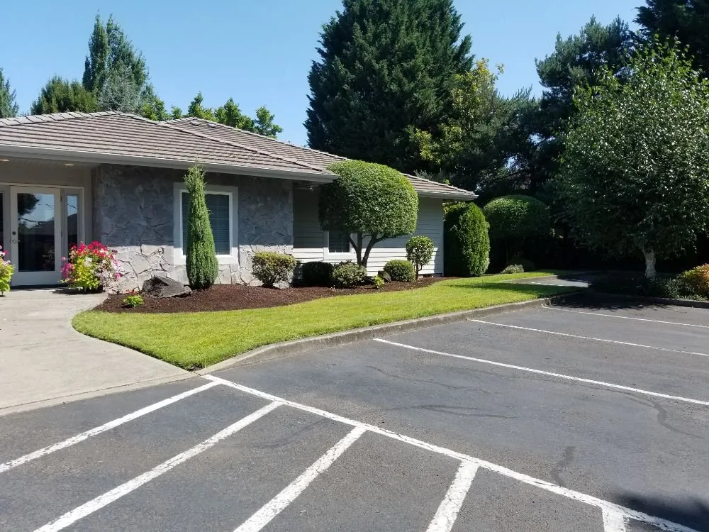 Professional garden landscaping experts serving Keizer, OR - Royal Garden Lawn Maintenance