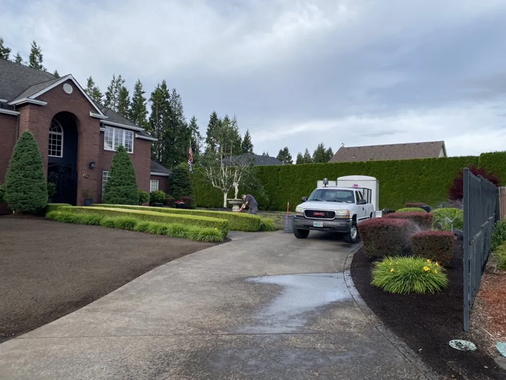 Affordable lawn care service for year-round maintenance in Keizer, OR by Royal Garden Lawn Maintenance