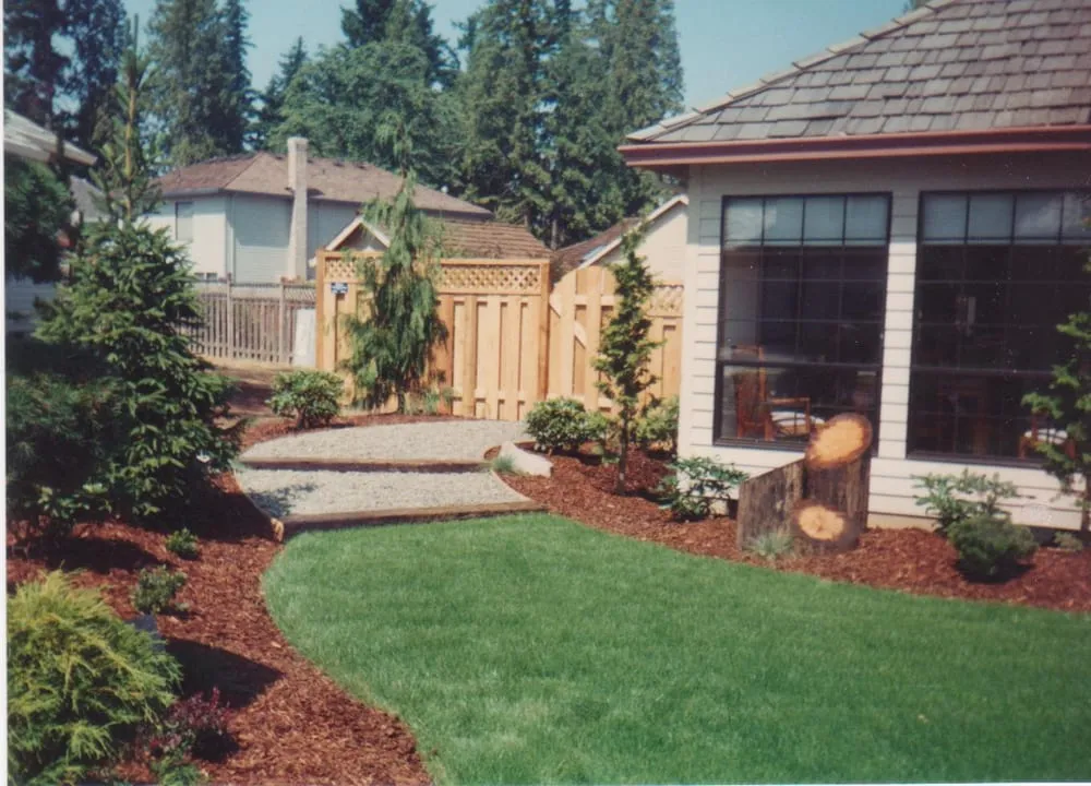 Top-rated lawn mowing service near you across Grants Pass, OR - Royal Green Landscaping