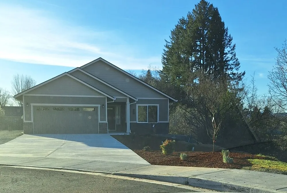 Custom lawn care service in Grants Pass, OR - Royal Green Landscaping