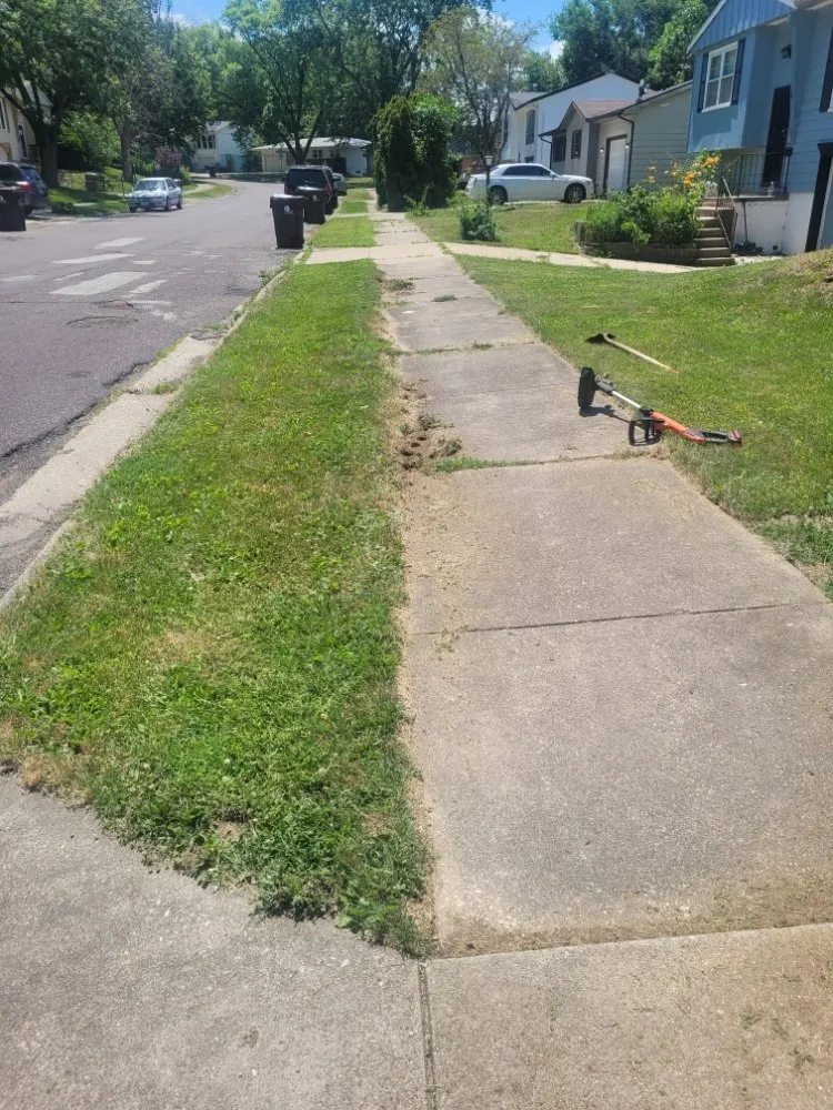 Professional lawn care service for residential properties across West Peoria, IL - Royal Green