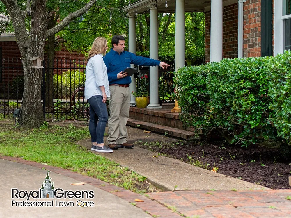 Professional lawn care service experts serving Frederick, MD - Royal Greens