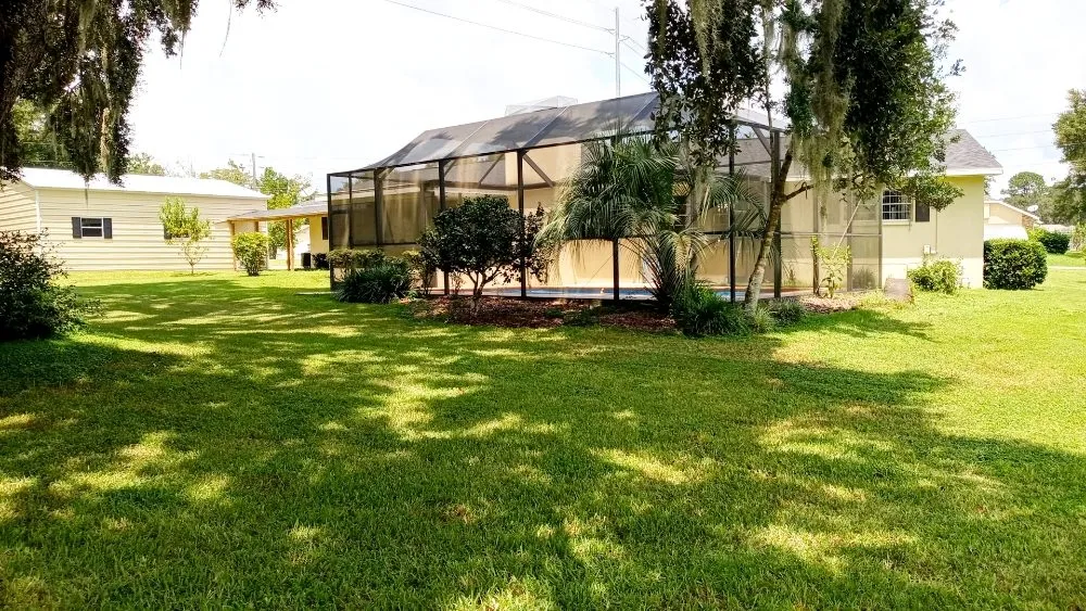 Custom yard cleanup service experts serving Brooksville, FL - Royal Highlands Finest Property Management & Debri Hauling