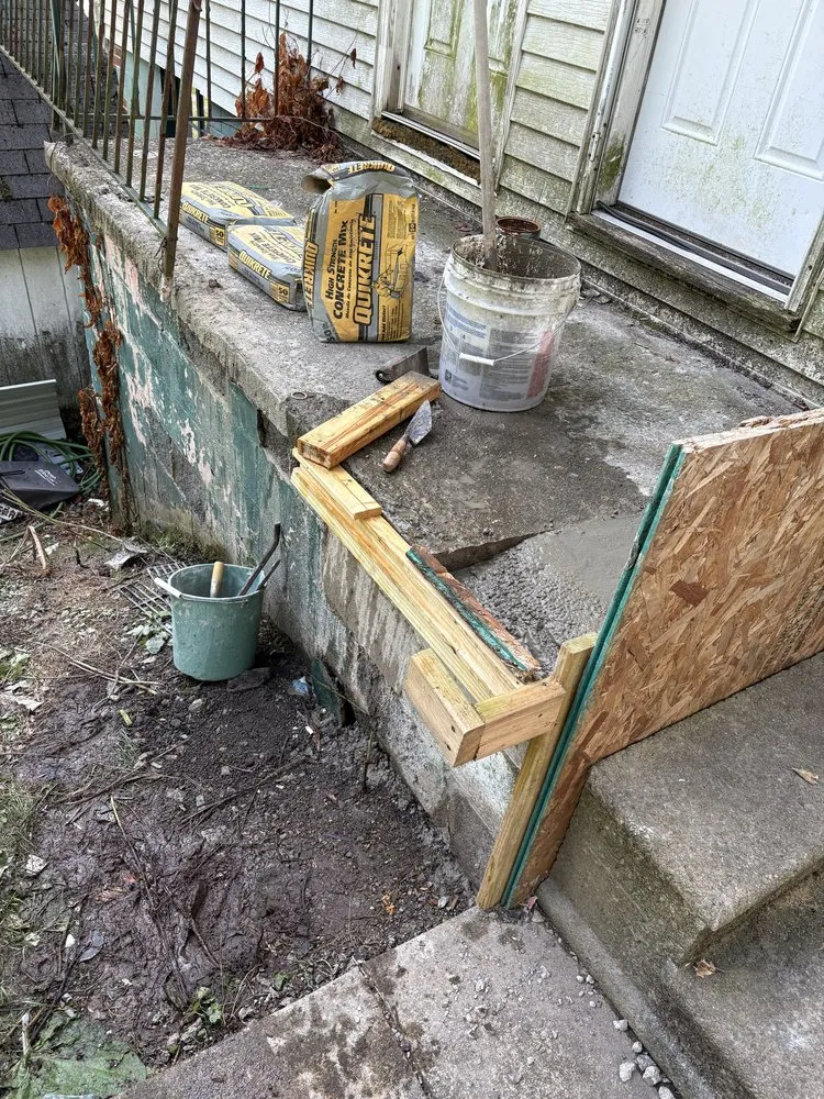 Trusted yard cleanup service for beautiful yards across Medina, OH - Royal Home Improvements and Maintenance