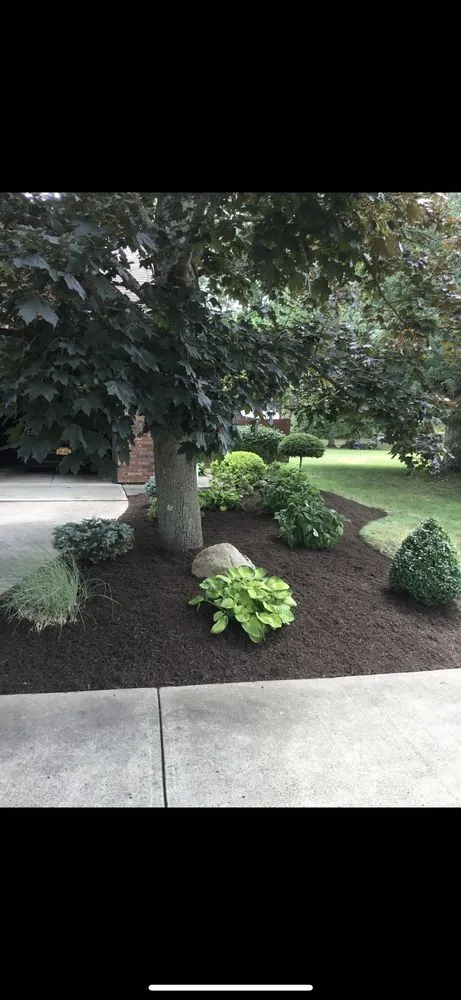 Custom outdoor landscaping experts serving Buffalo, NY - Royal Landscaping & Lawncare
