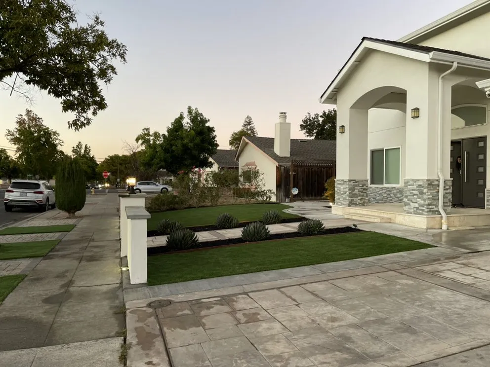 Reliable lawn care service experts serving East Palo Alto, CA - Royal Landscaping