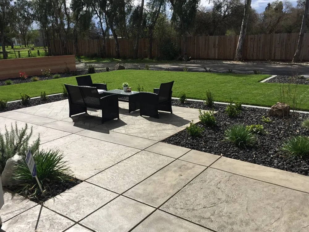 Affordable lawn mowing service in Elverta, CA by Royal Landscaping