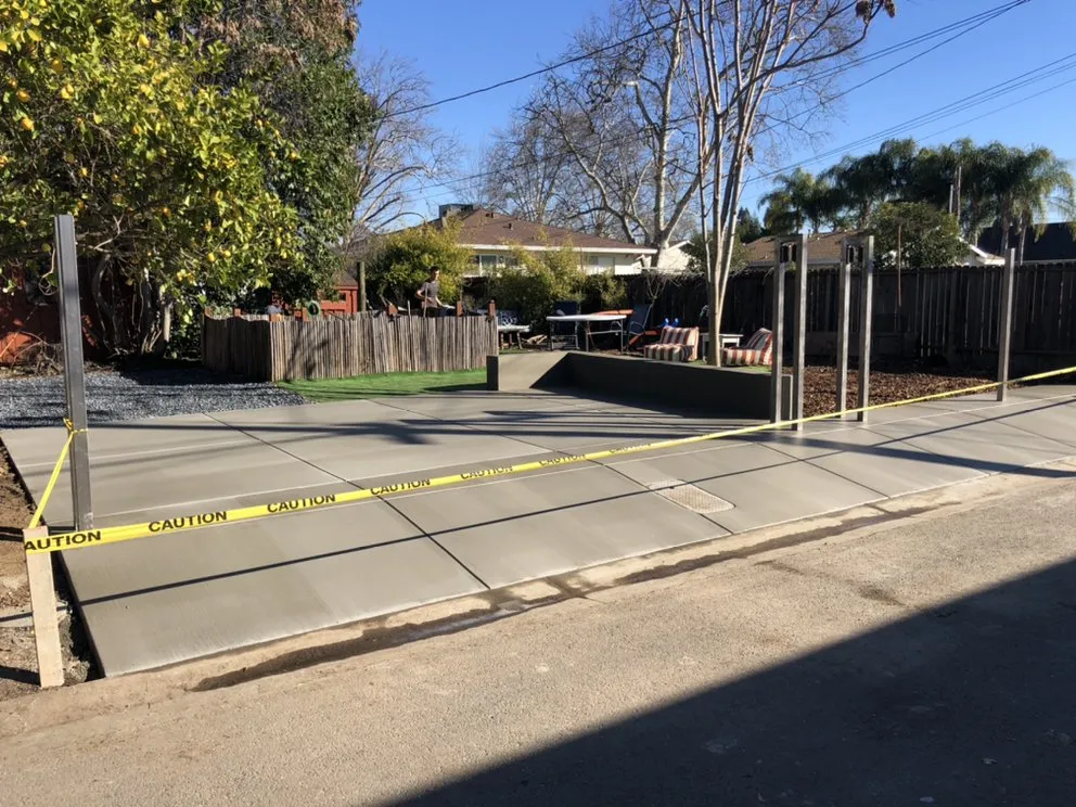 Expert lawn mowing service near you in Elverta, CA by Royal Landscaping