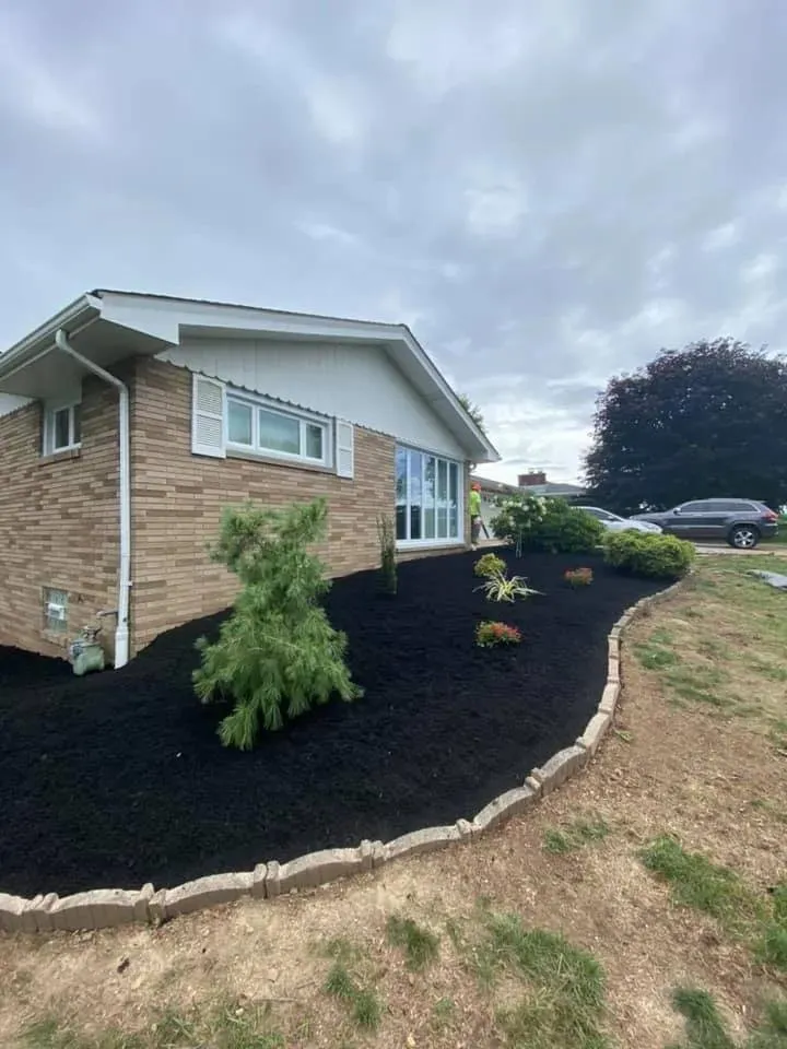 Custom landscape design experts serving Trafford, PA - Royal Landscaping