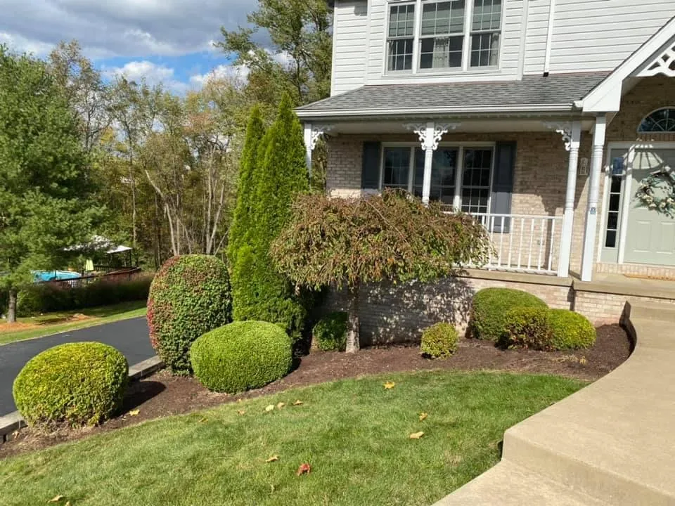 Reliable yard maintenance in Trafford, PA by Royal Landscaping