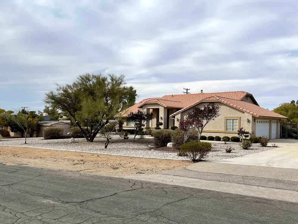 Top-rated lawn mowing service with custom design in Apple Valley, CA by Royal Lawn Maintainance