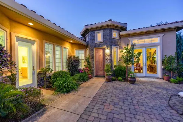 Royal Lawn Maintainance Logo