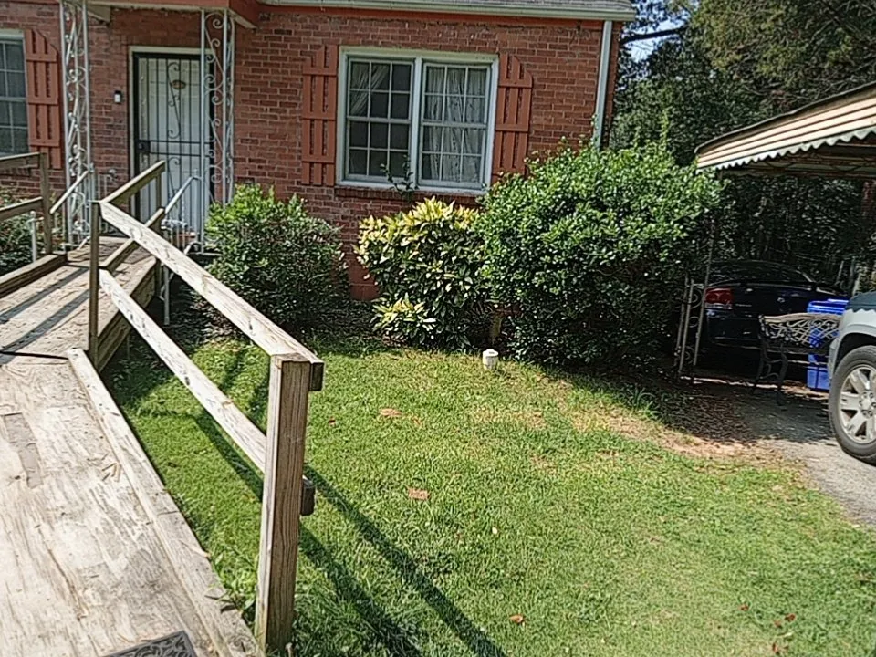 Top-rated yard maintenance experts serving Atlanta, GA - Royal Lawn Service