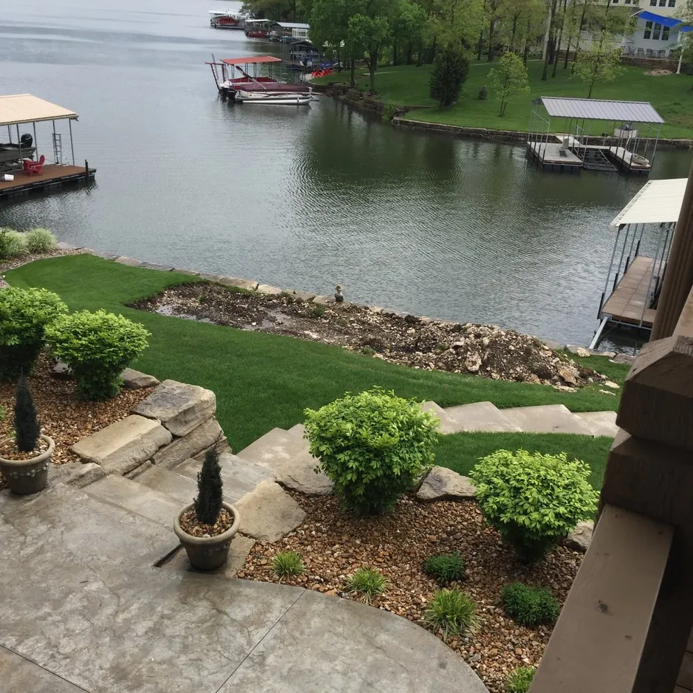 Local landscaping services experts serving Grain Valley, MO - Royal Lawn Service