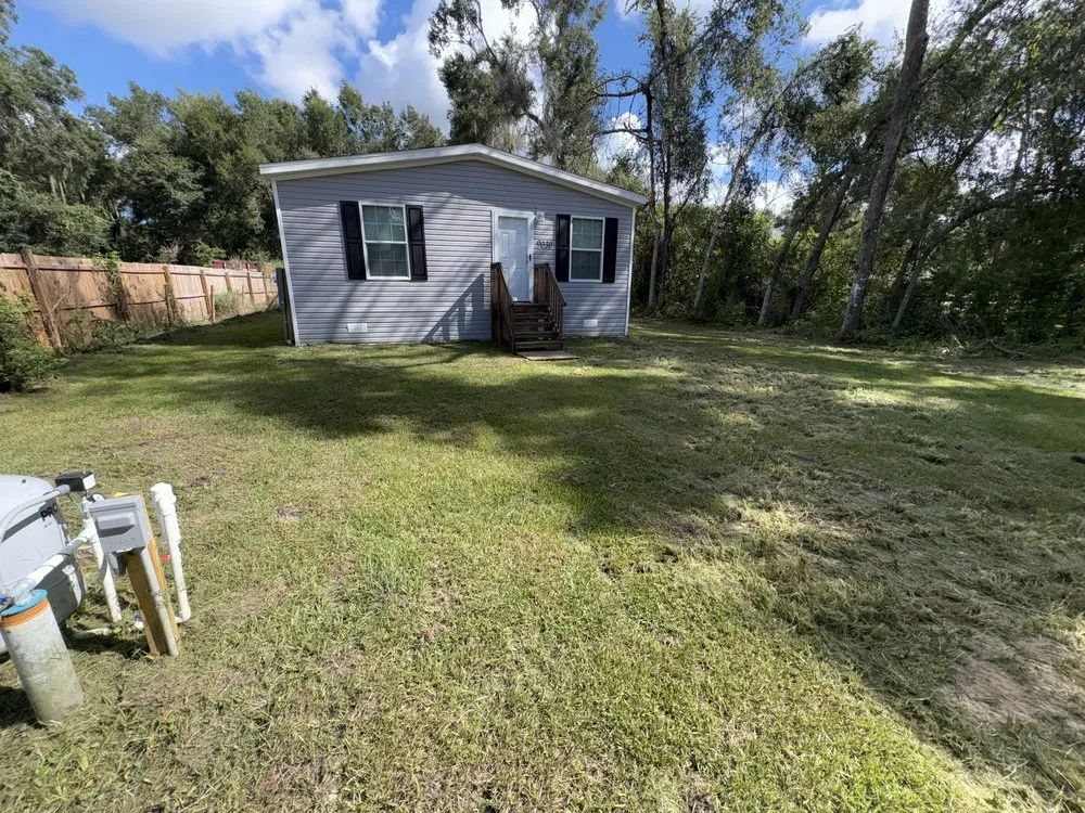 Trusted lawn care service experts serving Wildwood, FL - Royal Lawn Servics