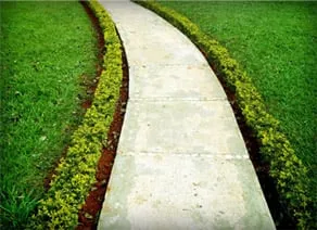 Affordable lawn mowing service experts serving Easton, MD - Royal Lawns