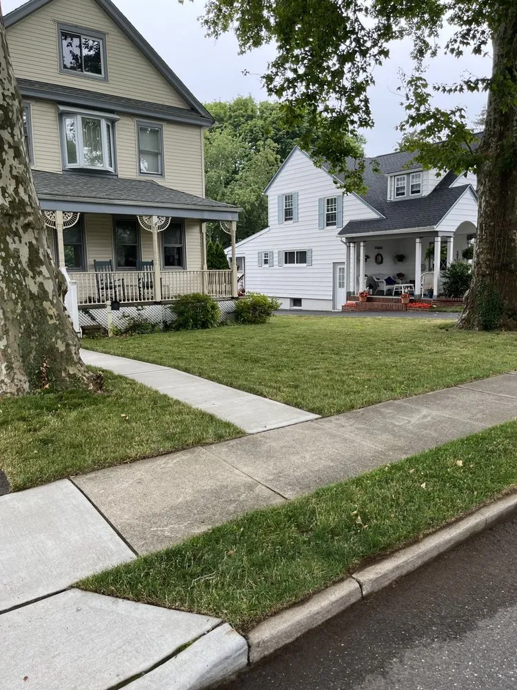Top-rated lawn care service for residential properties across Lincroft, NJ - Royal Lawns