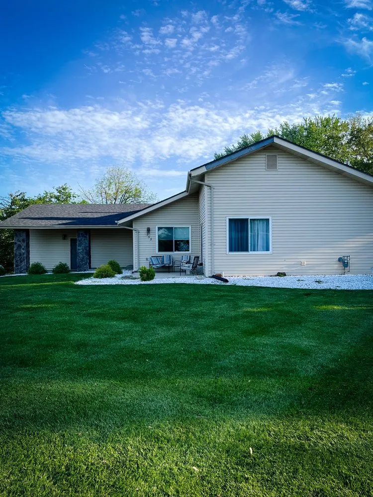 Top-rated outdoor landscaping experts serving Troy, MO - Royal Lawns