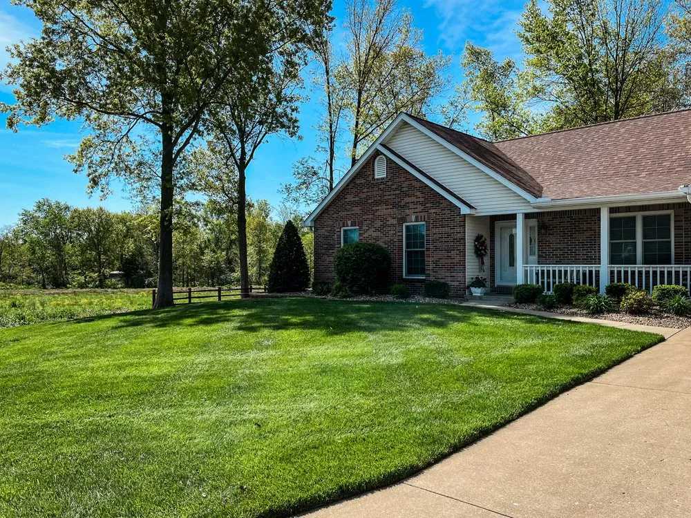 Top-rated outdoor landscaping for year-round maintenance across Troy, MO - Royal Lawns