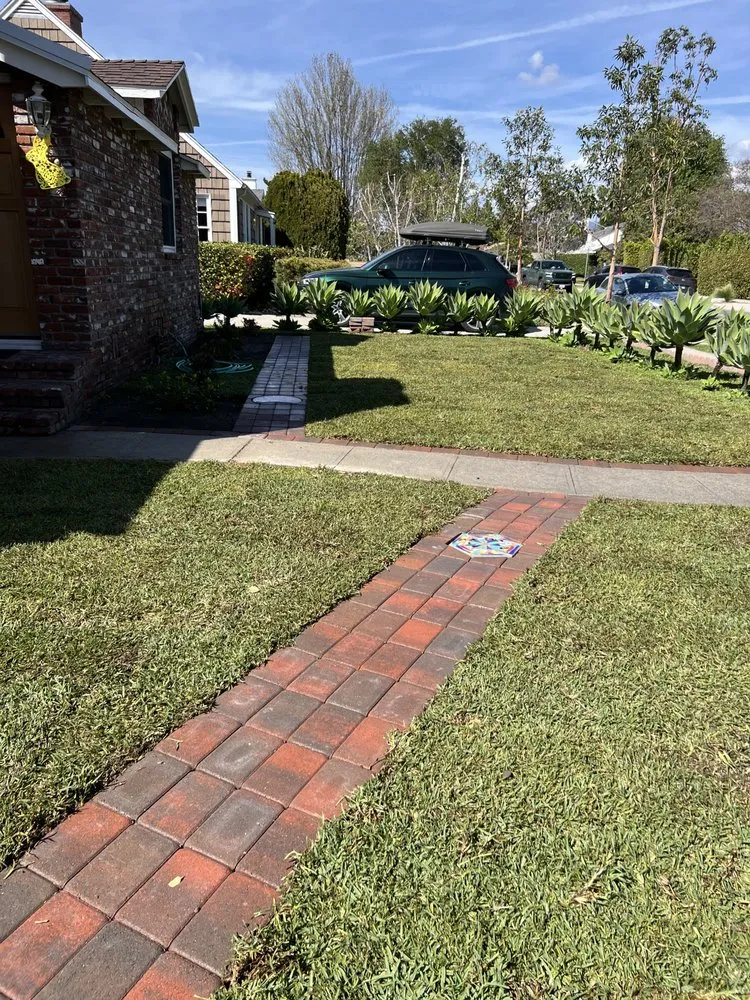 Trusted residential landscaping for year-round maintenance in San Fernando Valley, CA by Royal M Hardscaping