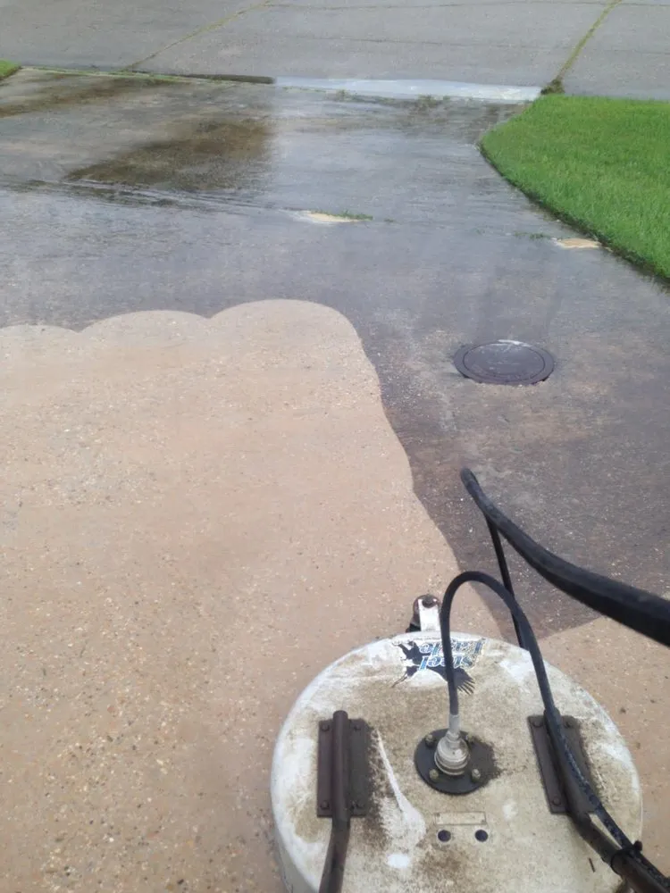 Top-rated lawn mowing service in Madisonville, LA by Royal Magnolia Landscaping