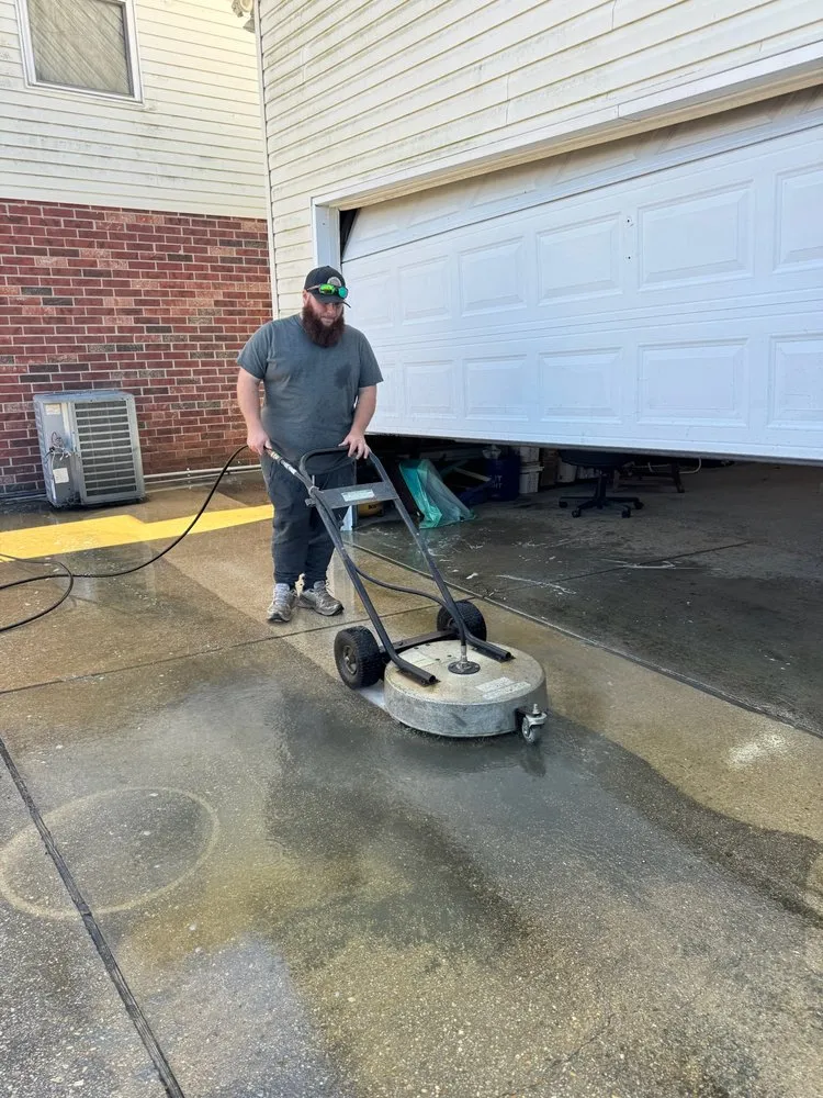 Custom yard cleanup service for year-round maintenance in Madisonville, LA by Royal Magnolia Landscaping