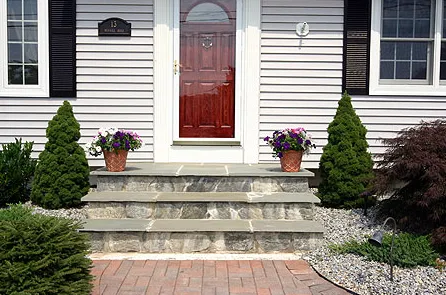 Custom lawn care service experts serving Madison, CT - Royal Oak Landscape