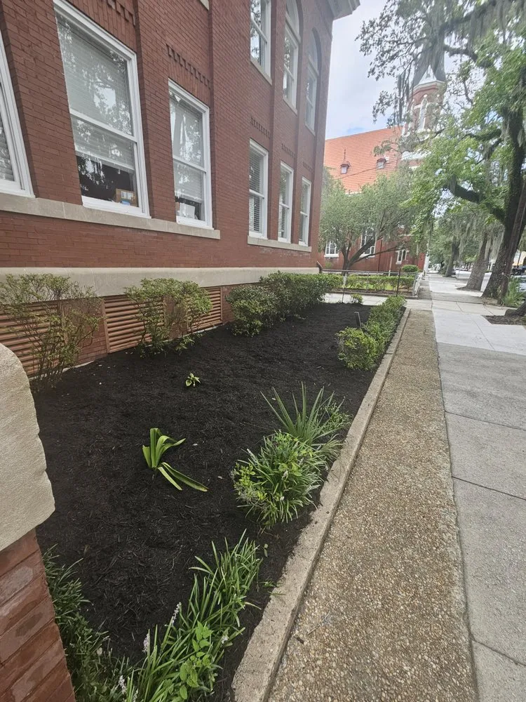 Affordable outdoor landscaping experts serving Savannah, GA - Royal Rhodes Lawn Service