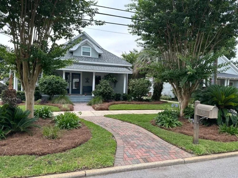 Custom outdoor landscaping experts serving Pensacola, FL - Royal Scapes Landscape Designs & Maintenance