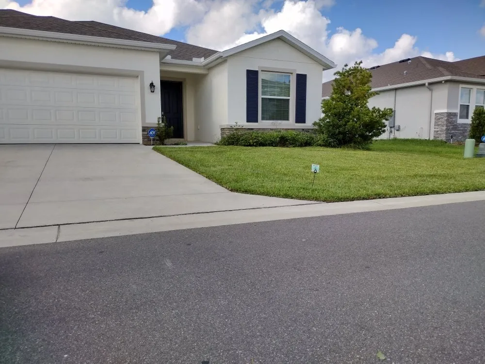 Affordable lawn care service for homes in Ocala, FL by Royal Sowings