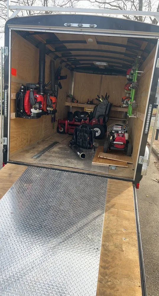 Top-rated yard cleanup service experts serving Lake Grove, NY - Royal Touch Landscaping