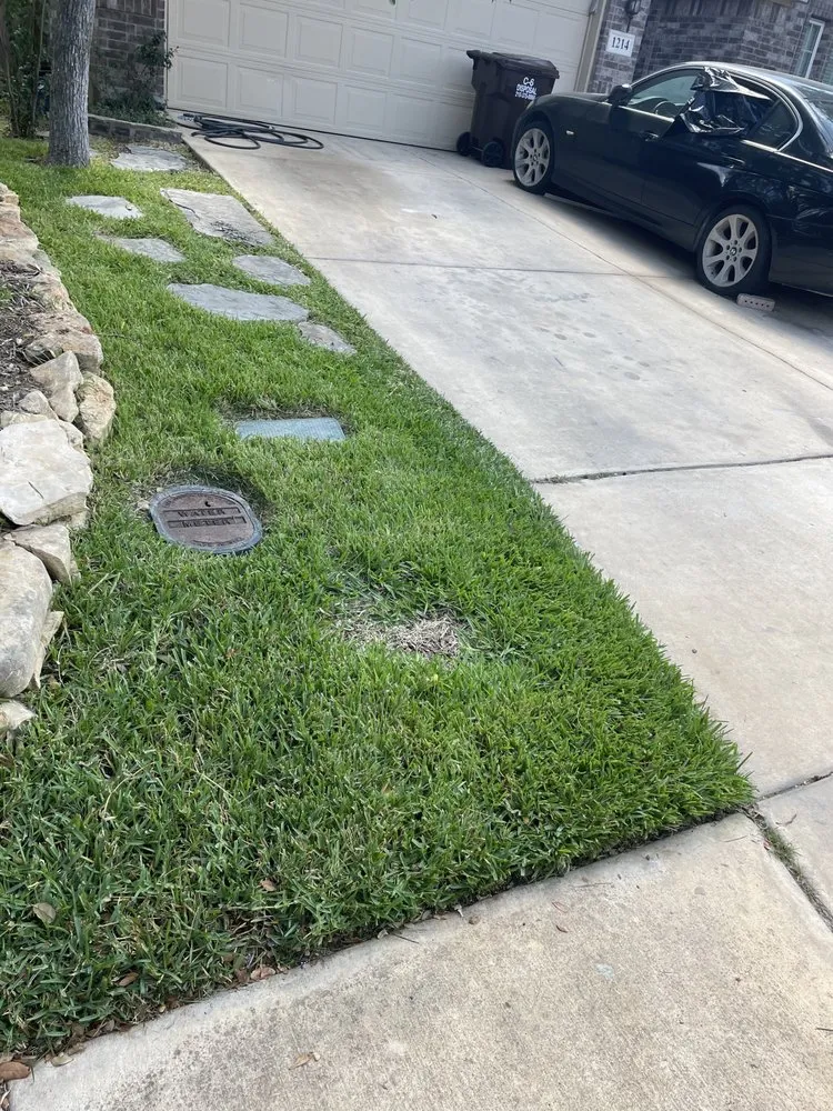 Top-rated residential landscaping experts serving San Antonio, TX - Royal Village Lawn Care